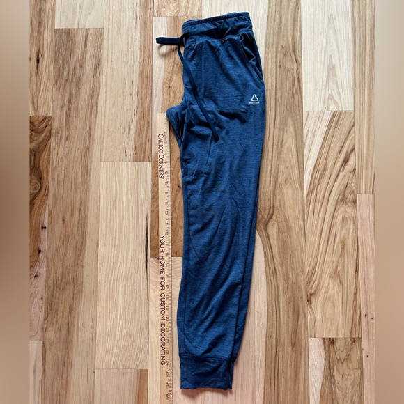 Reebok women’s knit joggers-Excellent like new condition! - Picture 4 of 6
